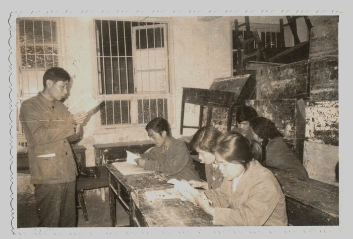 1983�꣬���ʡ��֣�ݲμӻ�ʯ�����ﺯ�ڰ�ѧԱ��֣��������ѧϰ�������3��3�տ��Σ���10�¼����Ͽθ���35�Σ������˳����γ̡�ͼΪ��嫶�����1��ͬ־��������(1)