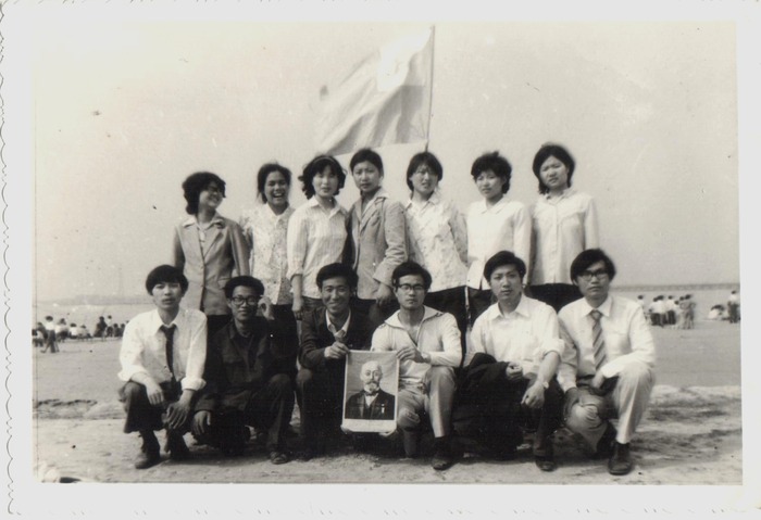 1985��5��1��֣�ݺ�������������������֣�ݻƺ�������������ͼΪ֣�������������ߺ�Ӱ��(1)