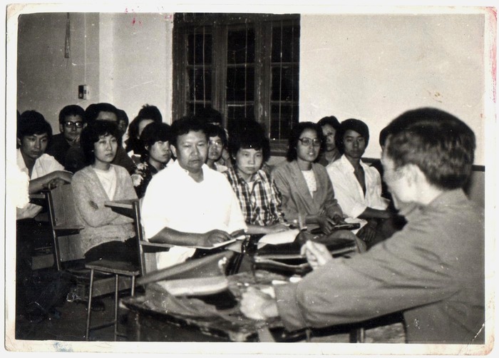 1986��9�£�֣��������Э�ḱ���³����������׽�ѧϰ�����ڿΡ�(1)